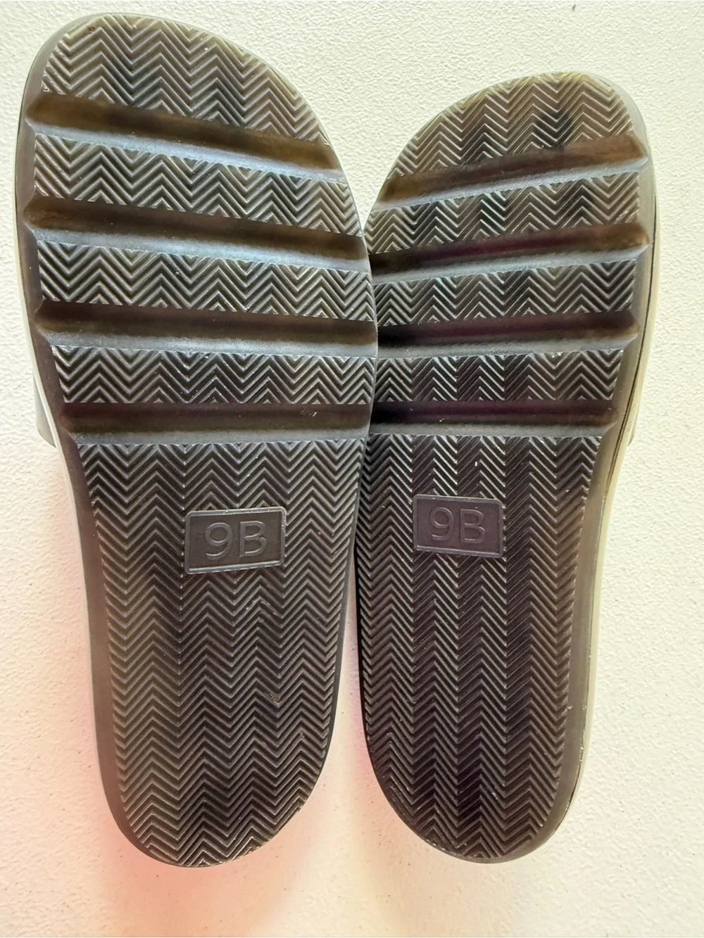 Tory Burch Women's Bubble Jelly Slide Sandals size 9B Black.
